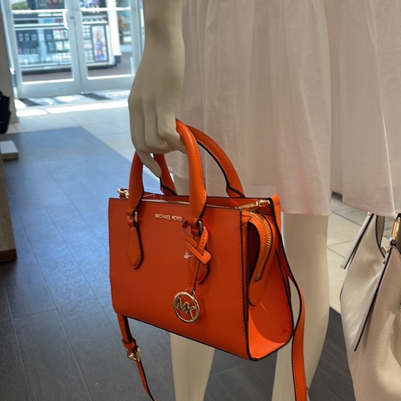 MICHAEL KORS
Sheila Small Faux Saffiano Leather Satchel
Poppy 
NWT - Picture 12 of 16